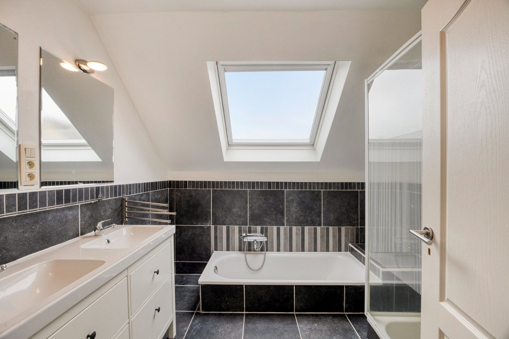 Open bebouwing met 4 slaapkamers, bureau, garage en prachtige tuin in Boutersem – EPC 158 kWh/m² - bewoonbare opp. 282 m² foto 27