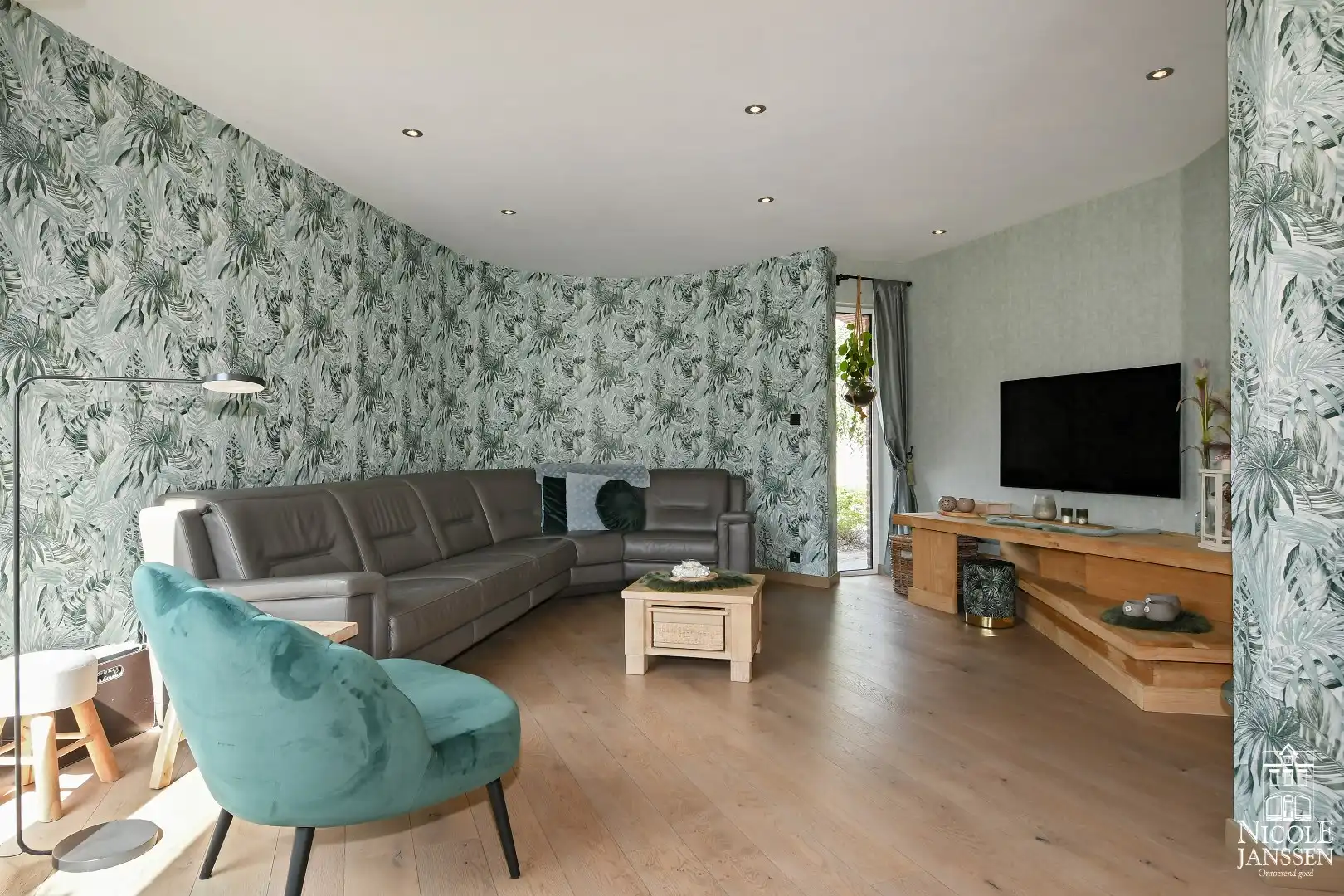 Instapklare gezinswoning met vier slaapkamers en zwembad foto 6