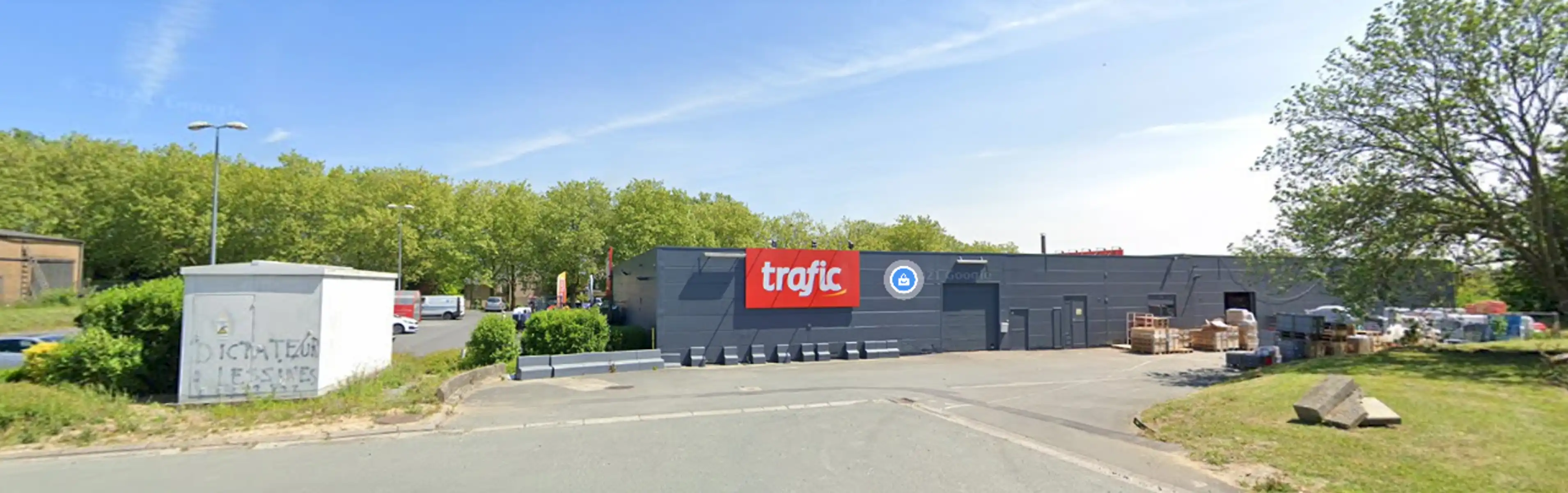 TE HUUR: Handelszaak Lessines. foto {{pictureIndex}}