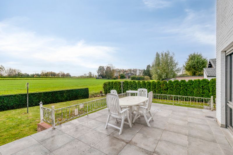 Ruime gezinswoning met tuin en zicht op groen foto 15