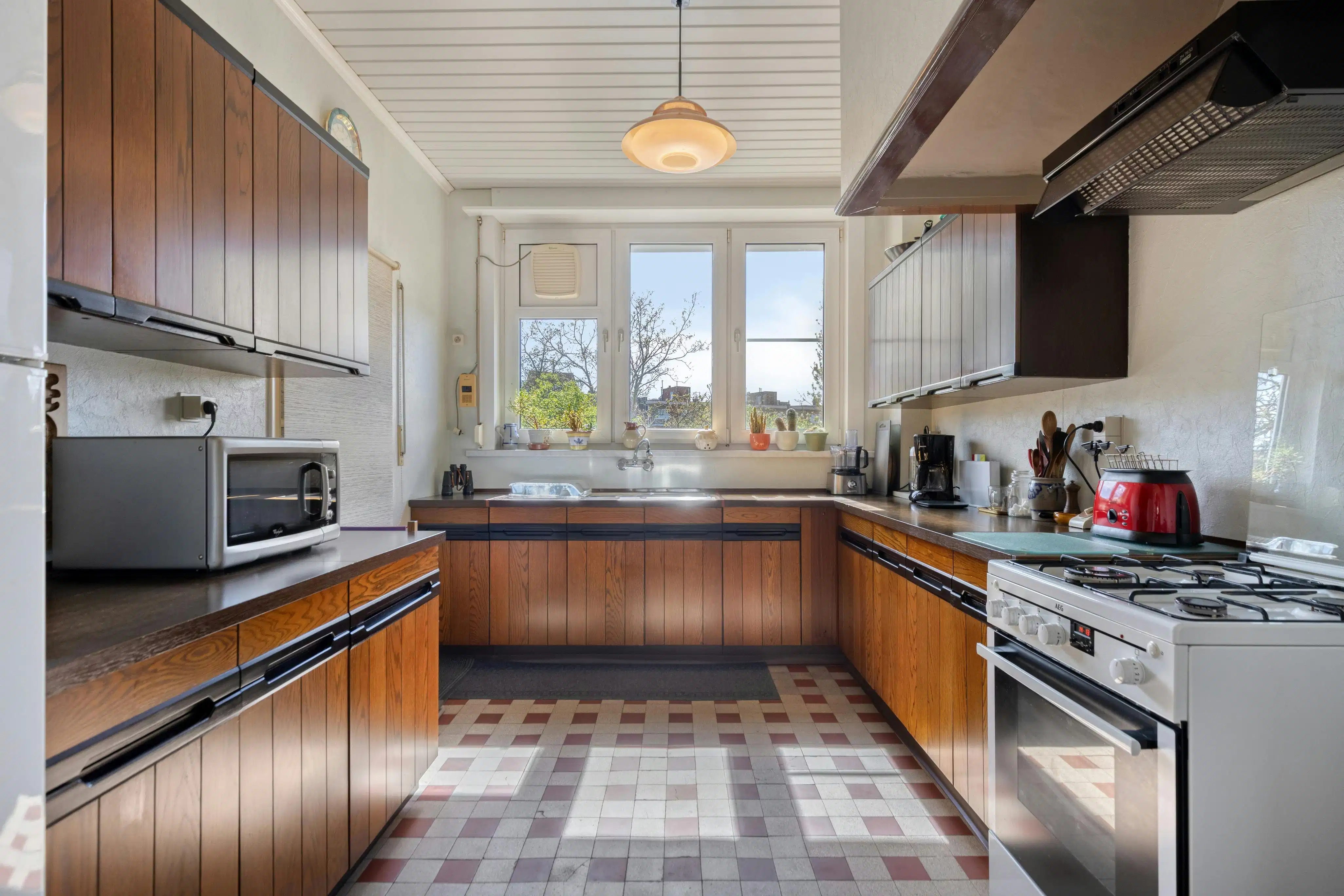 Charmant huis met ruime en zonnige tuin te koop in Merksem! foto 10