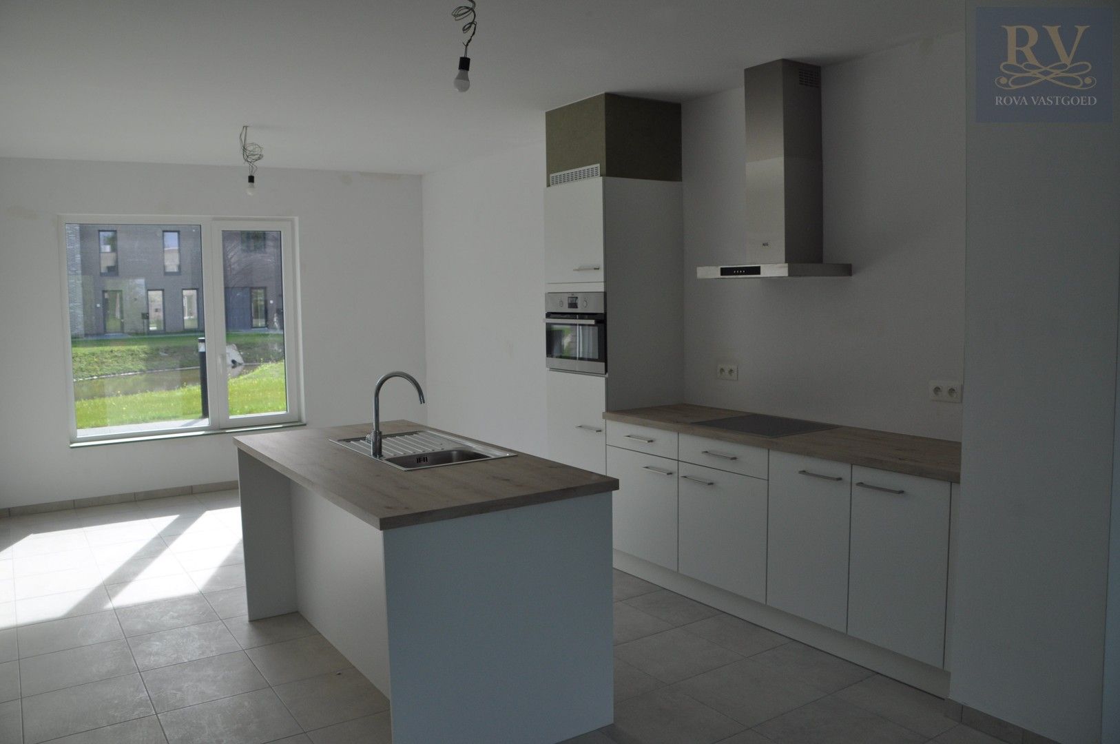 RUIME NIEUWBOUWWONING VAN 169.4 M² MET 3 SLPK'S MET TERRAS EN TUIN IN HASSELT foto 6