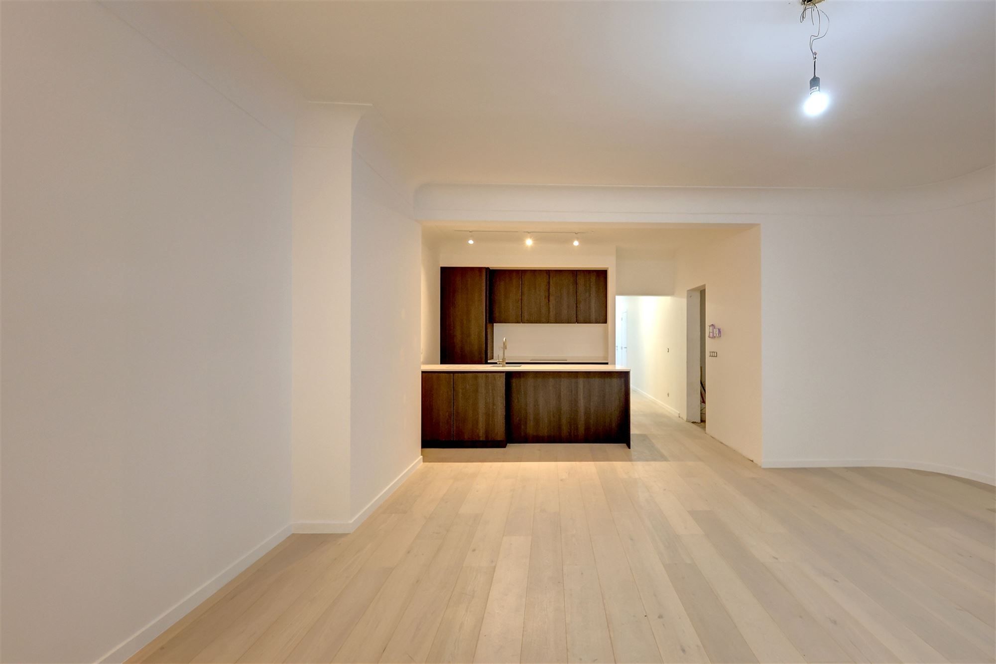 Gerenoveerd gelijkvloers appartement met tuin 2-3 slpks, 2 bdks in Markgravewijk foto 2