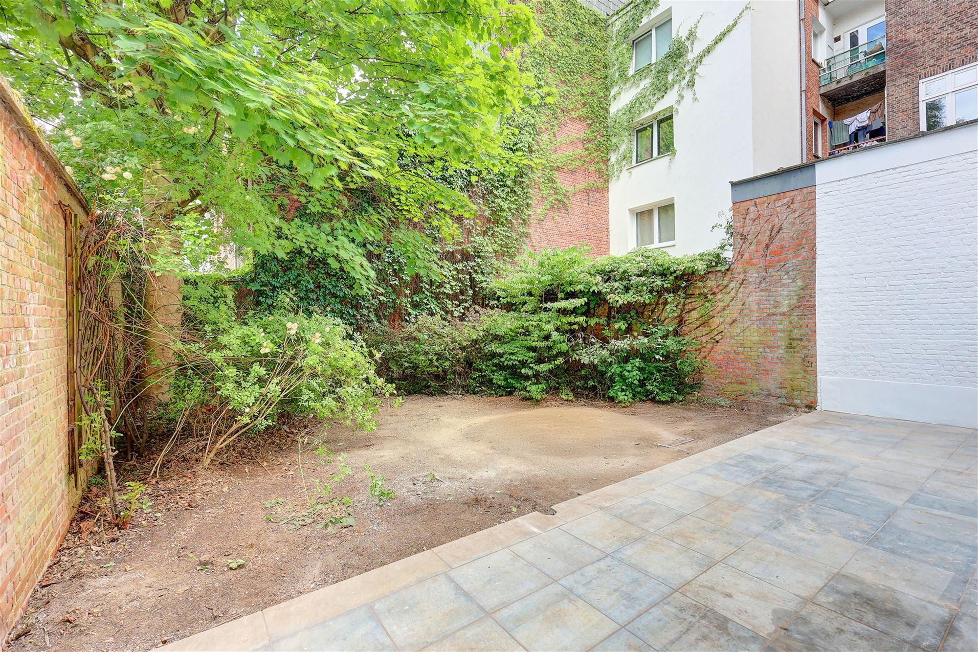 Gerenoveerd gelijkvloers appartement met tuin in Markgravewijk foto 2