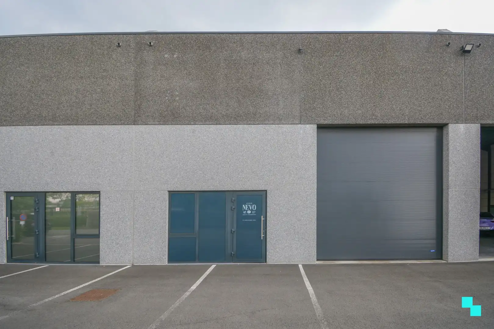 Recente KMO-unit (150m²) met 2 parkeerplaatsen - Izegem foto 2