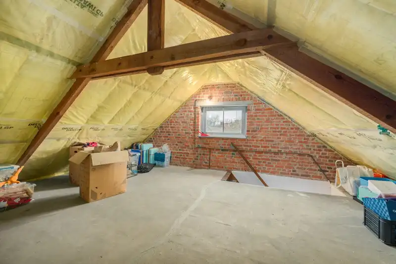 Roeselare : Op te frissen hoekwoning met gezellige tuin  voorzien van 3 slaapkamers&nbsp;en veel potentieel. foto 11