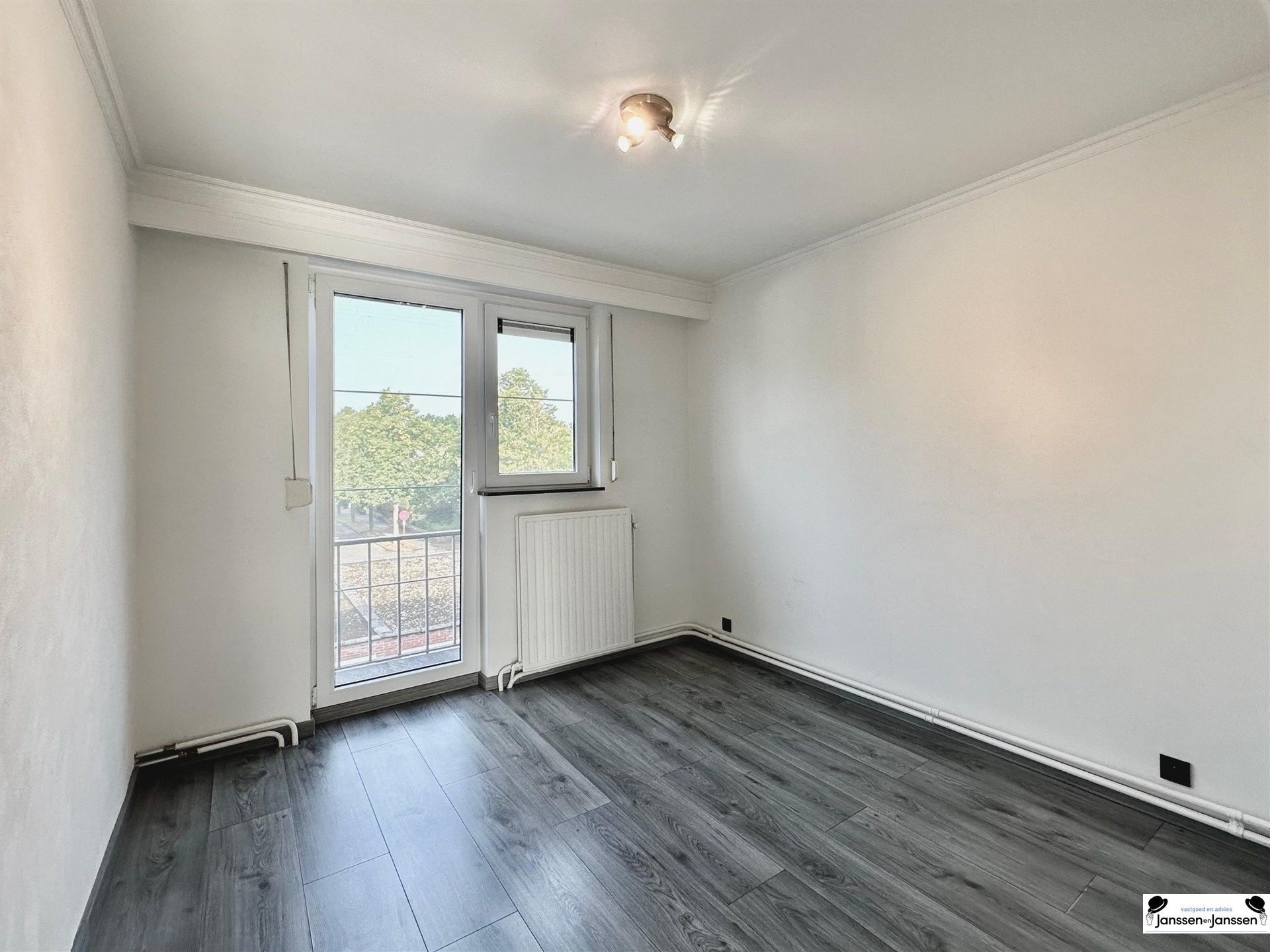 Duplex Appartement (108m²) met 3 tot 4 Slaapkamers, Garagebox en Terras (30m²) in Schoten foto 5