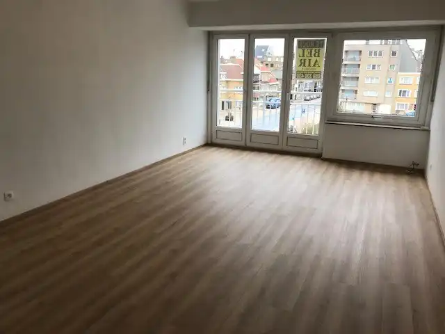 Gemeubelde zonnige studio, vlak aan zee foto 3