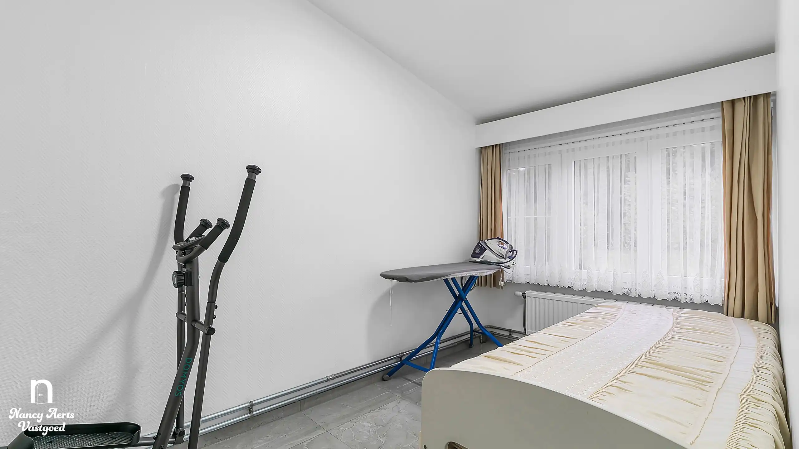 Gerenoveerde woning met 4 slaapkamers, tuin en leefkeuken foto 22
