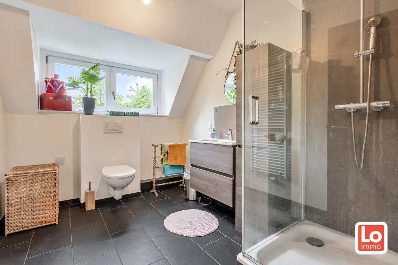 VERKOCHT! Charmante instapklare alleenstaande villa met afzonderlijke garage en grote ‘volwassen groene’ tuin vlakbij alle hoofdwegen in Oostakker. foto 16