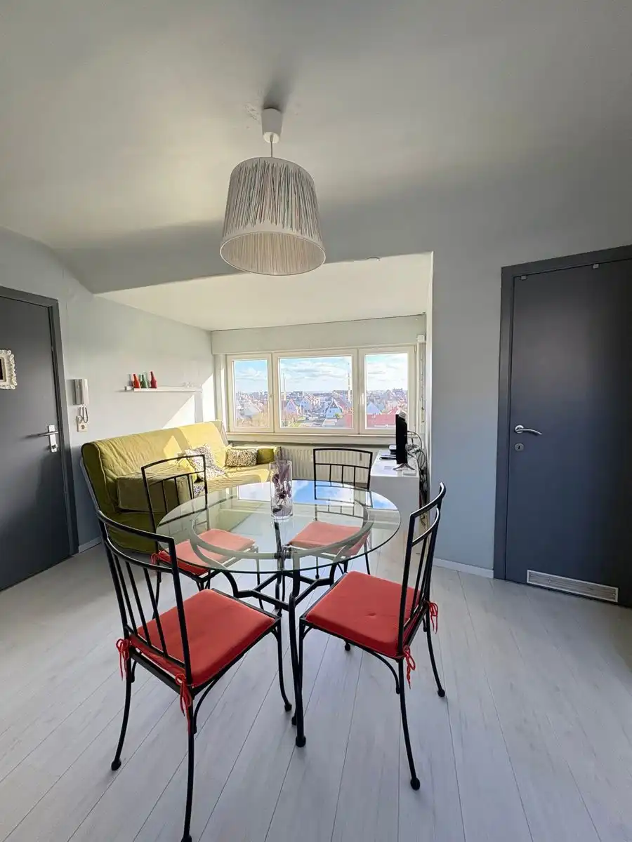 Instapklare, bemeubelde studio dichtbij zee in Oostende foto 2