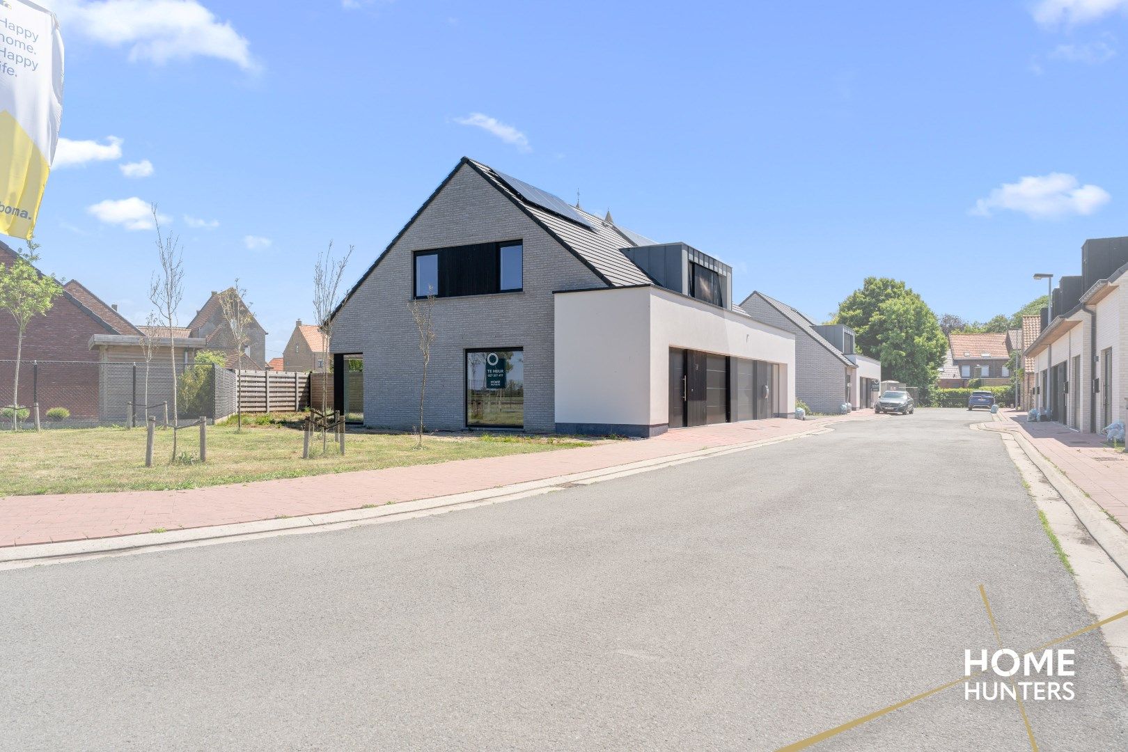Halfopen nieuwbouwwoning in moderne stijl foto {{pictureIndex}}