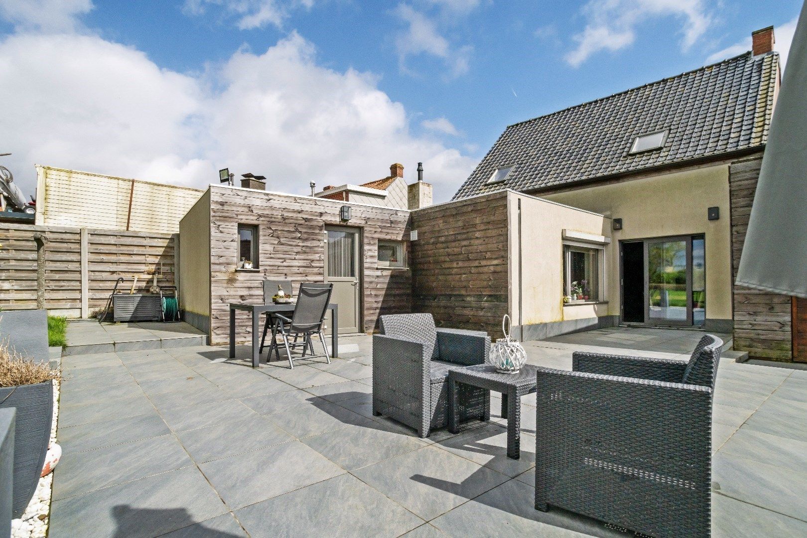 Gerenoveerde woning op ruim perceel van 1197 m² foto 13