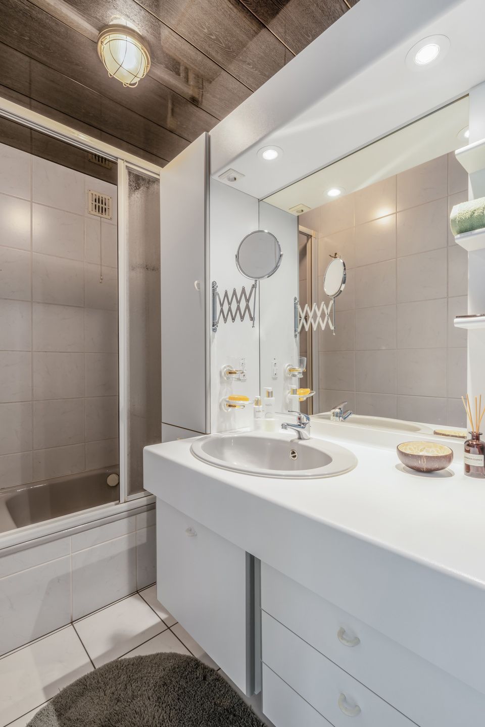 Charmante ruime woning (6 SLPK) met mooie tuin + vijver  foto 12