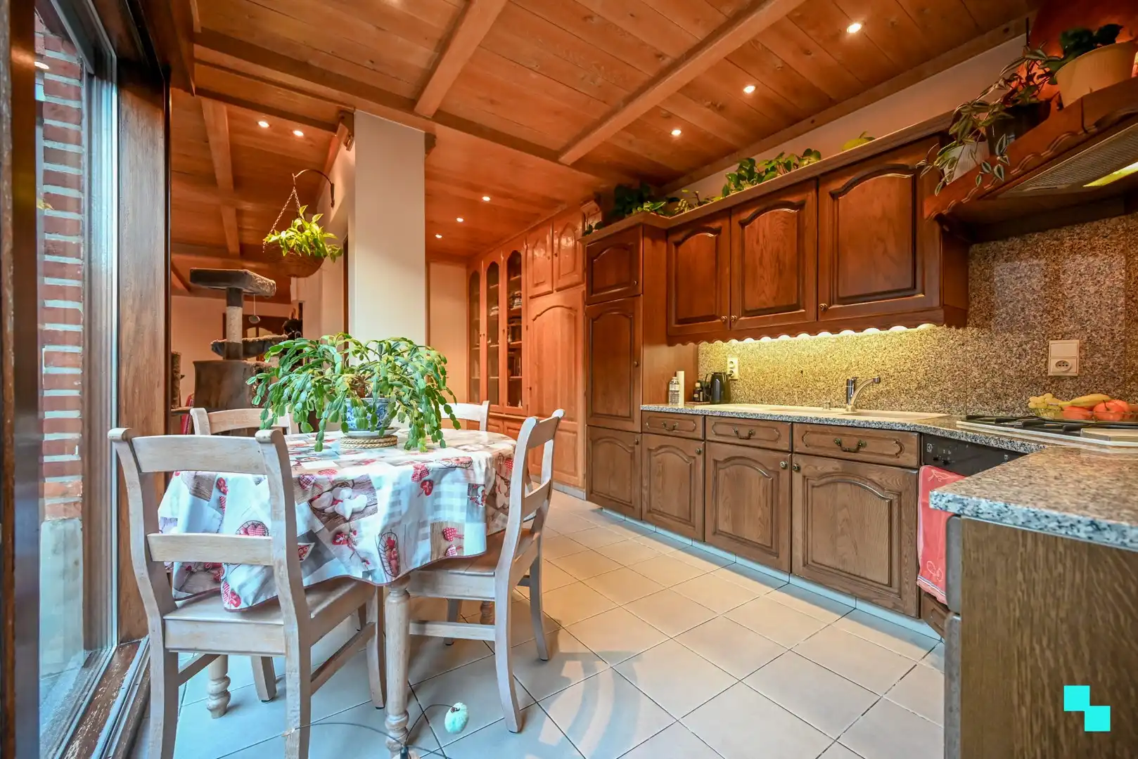 Eengezinswoning nabij centrum van Izegem foto 8