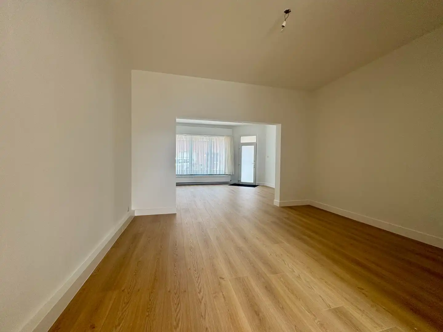 Ruim gerenoveerd gelijkvloers appartement met dubbele garage in het centrum van Diepenbeek foto 5