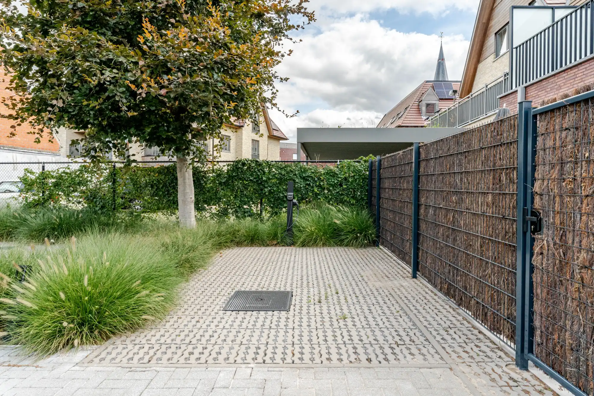 Groot (140m²) gelijkvloers appartement met praktijkruimte, 2 (mog. 3) slaapkamers en ruim terras/koer foto 3