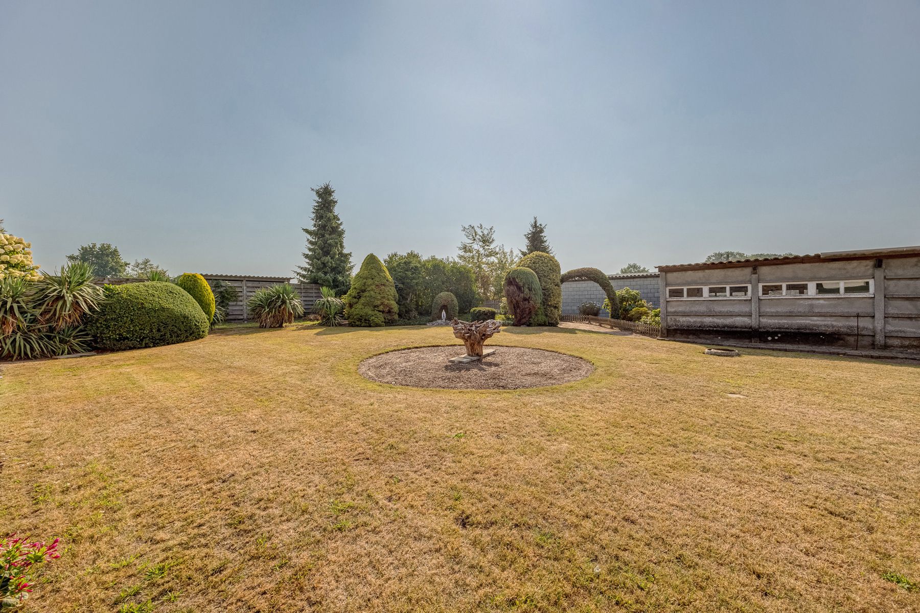 Te renoveren woning op een perceel van ca 1.435 m² in het centrum van Wortel. foto 16