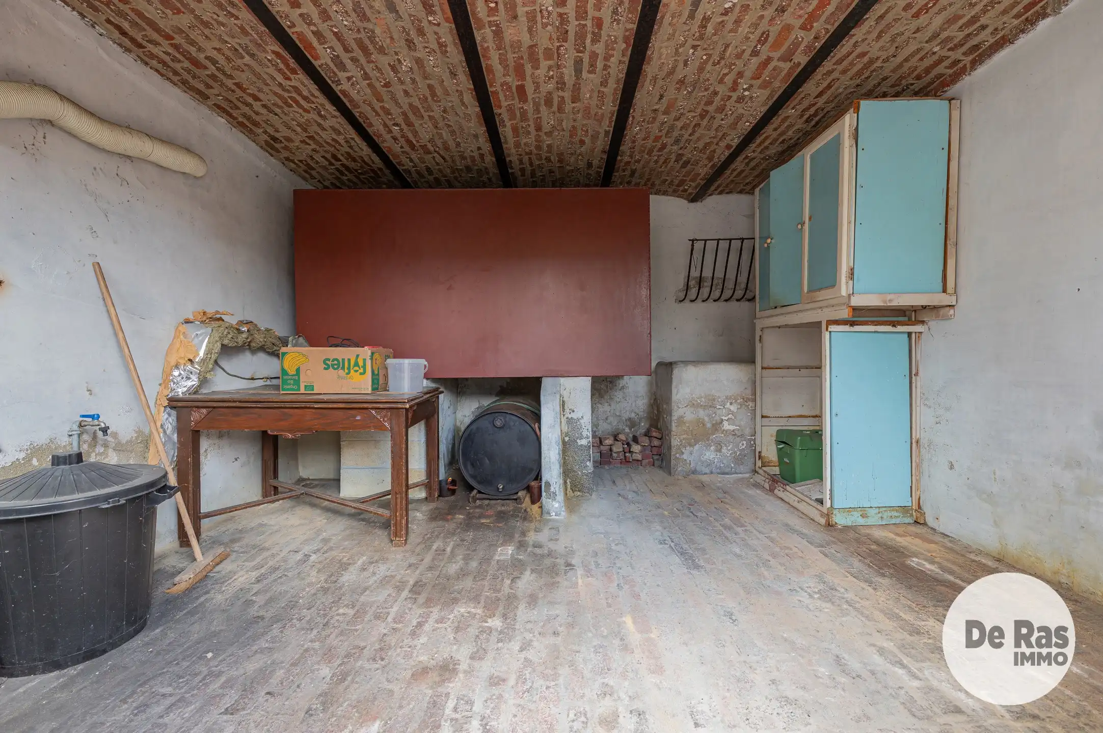 BURST - Te renoveren woning met tal van mogelijkheden foto 31