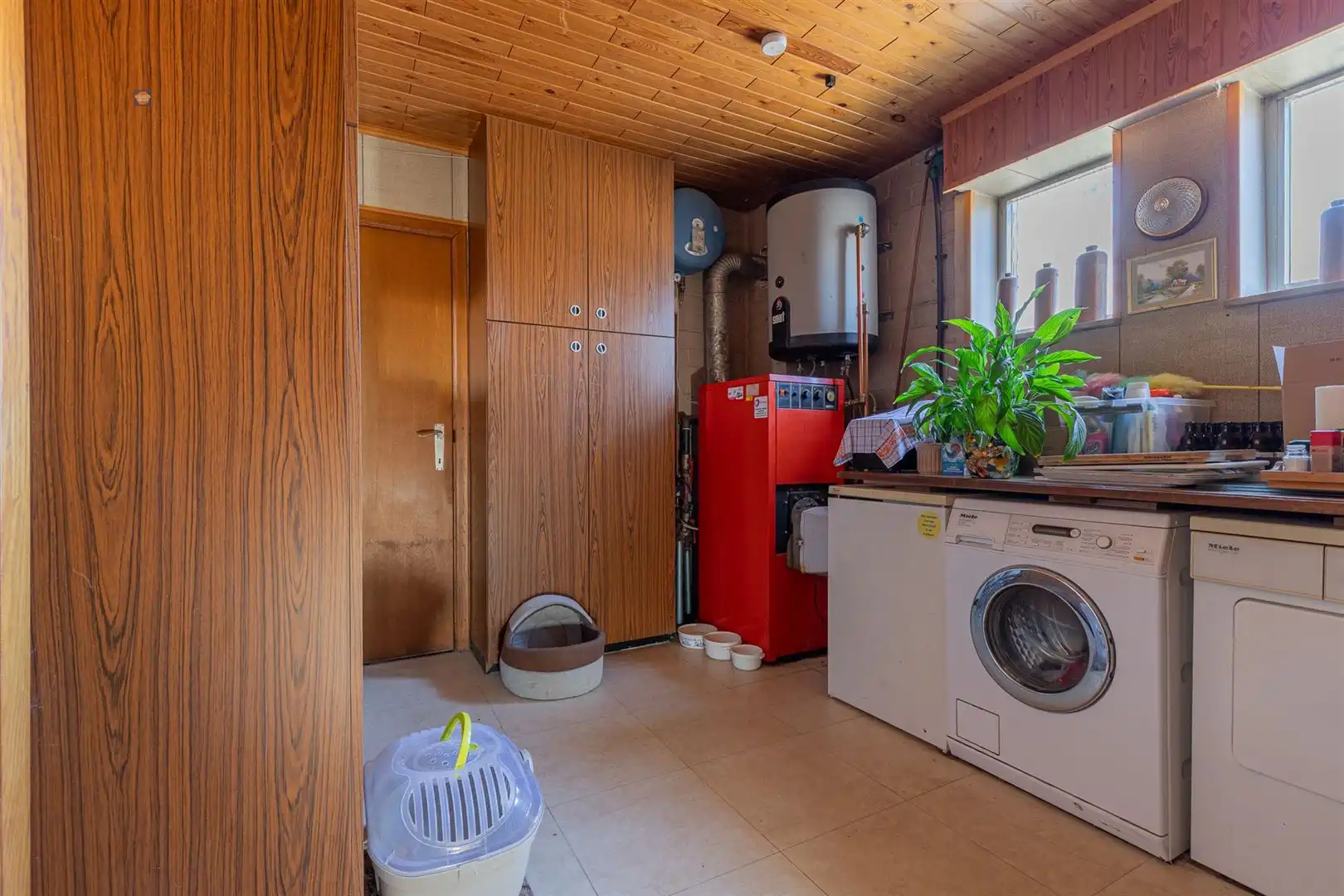 Karaktervolle villa met bijgebouw en ruime parking foto 6