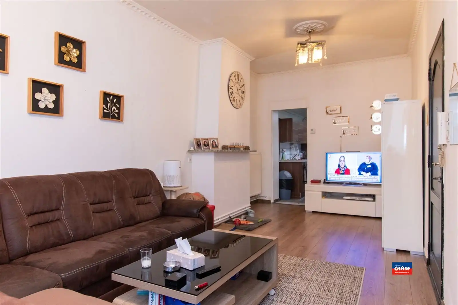 Woonhuis met tien slaapkamers en hangaar foto 18