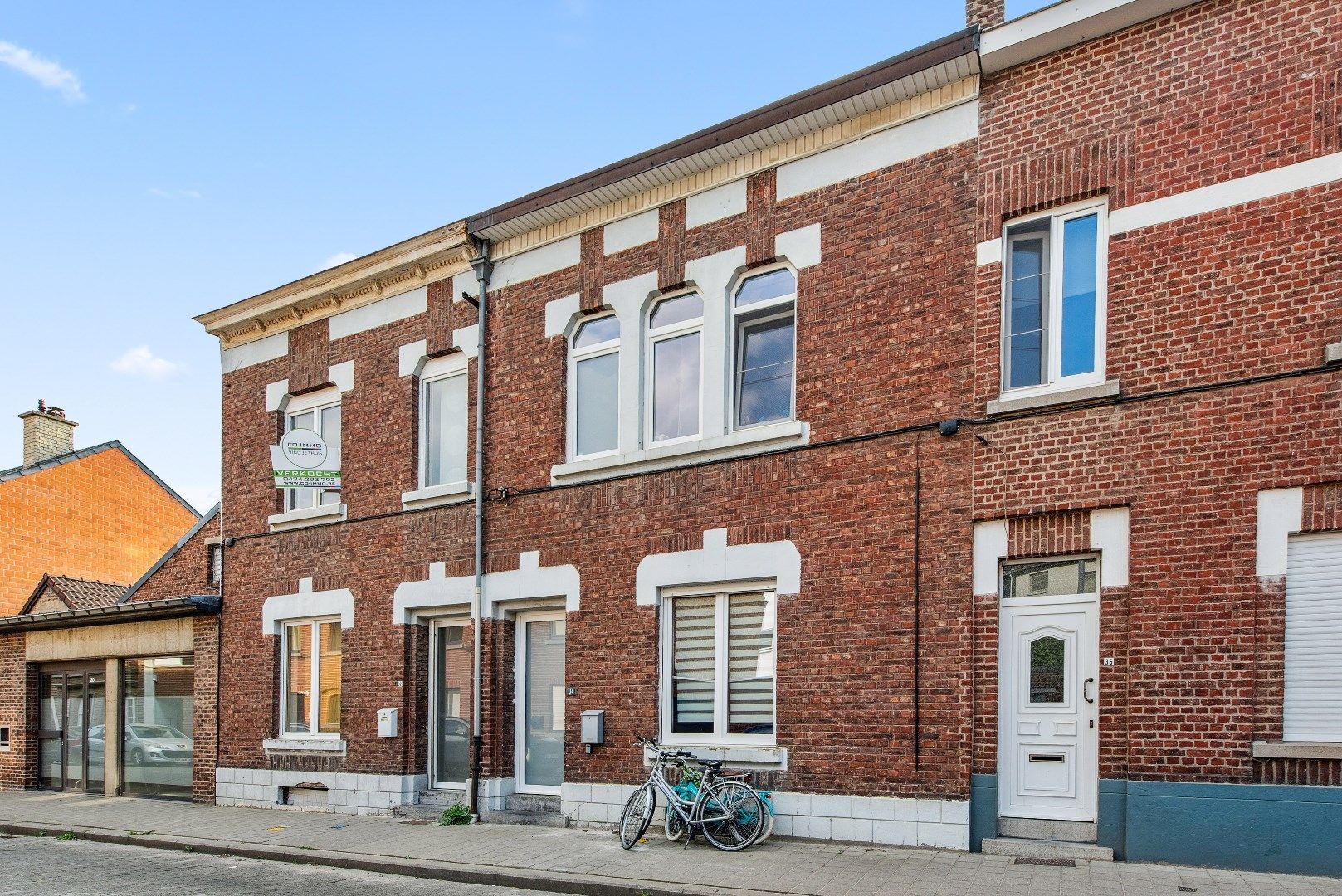 Gezinswoning met 3 slaapkamers en tuin pal in het centrum foto 2