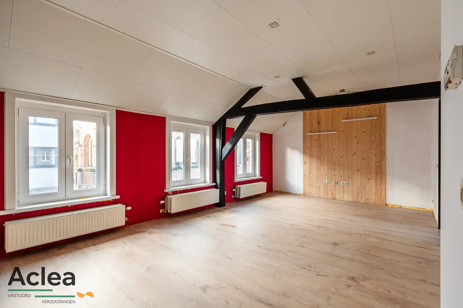 Multifunctionele eigendom bestaande uit café met appartement en feestzaal foto 17