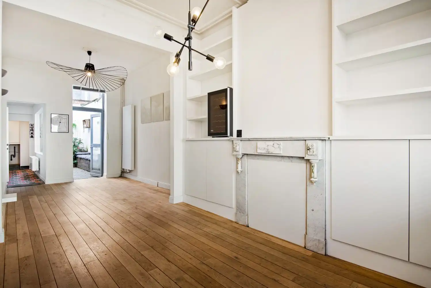 Ruime en instapklare gezinswoning met 4 slaapkamers in Wilrijk foto {{pictureIndex}}