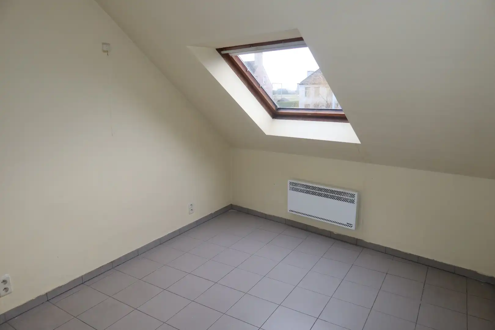 Gezellig dakappartement met 2 slk, terrasje en autostaanplaats foto 10