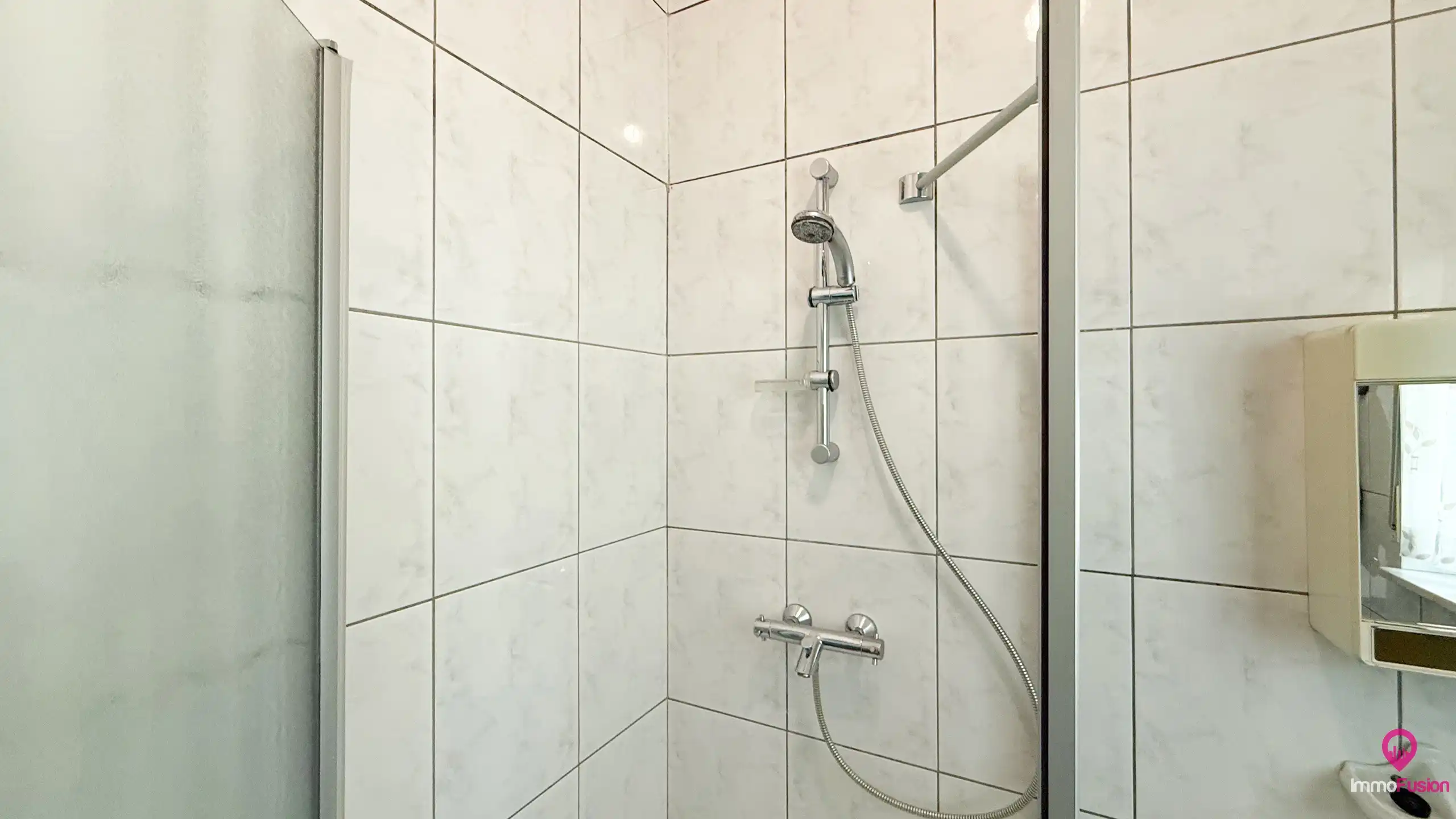 Ruime open bebouwing van 328m² met 5 slpk op toplocatie! foto 18