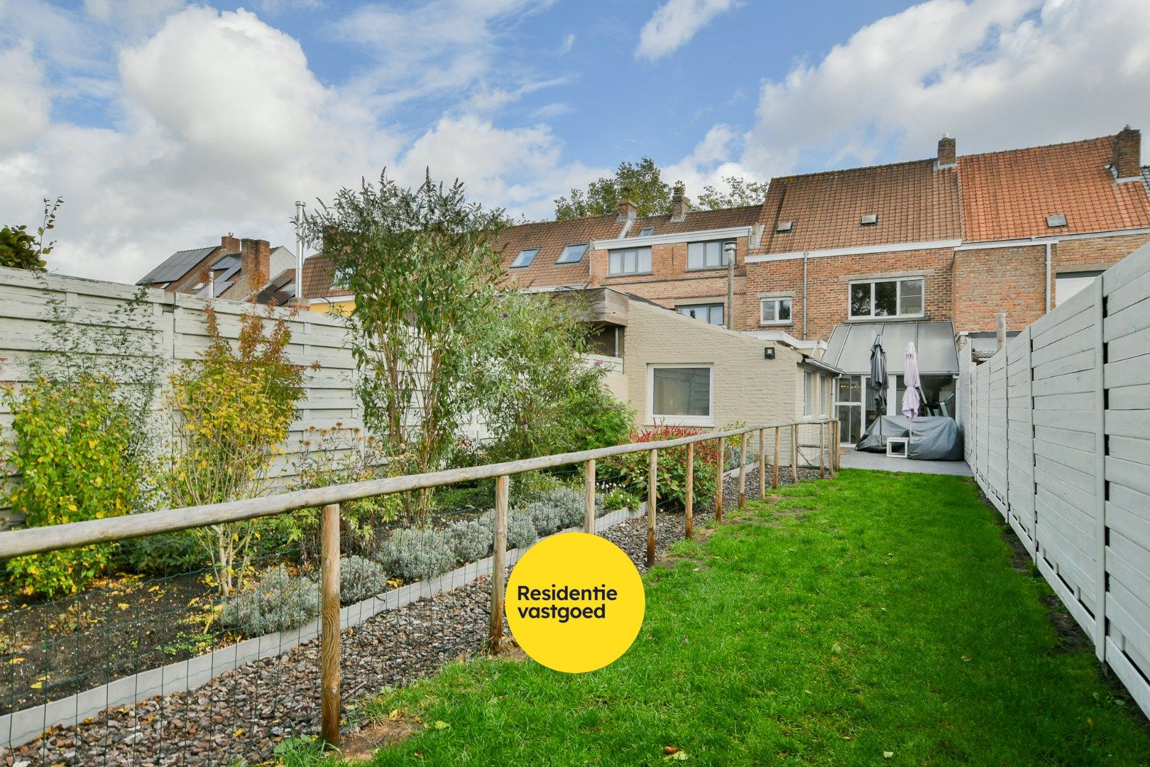 Verzorgde gezinswoning met zonnige tuin te St-Michiels foto 10