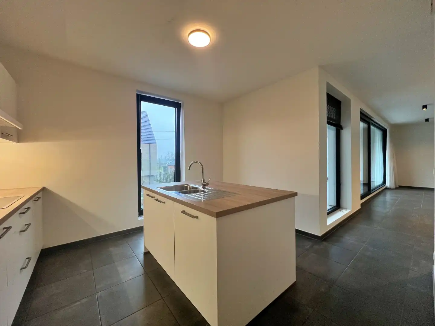 Ruim en energiezuinig 3-slaapkamerappartement in Lovendegem 🌿 foto 6