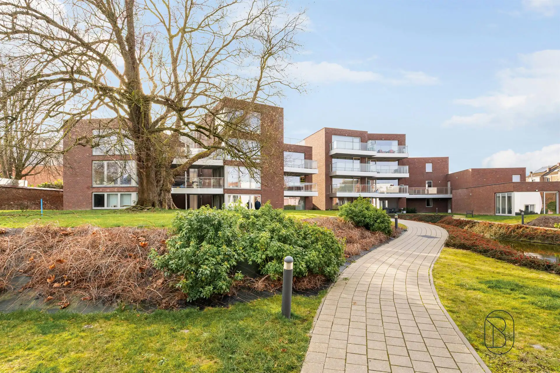 Topgelegen in het centrum: kwalitatief appartement met zicht foto 2