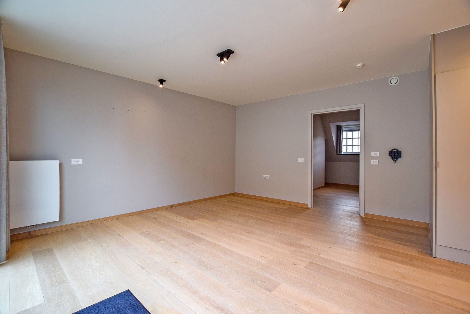 Uiterst goed onderhouden assistentieflat (55m² + 11m² terras) met 1 slaapkamer te Nieuwpoort.  foto 4