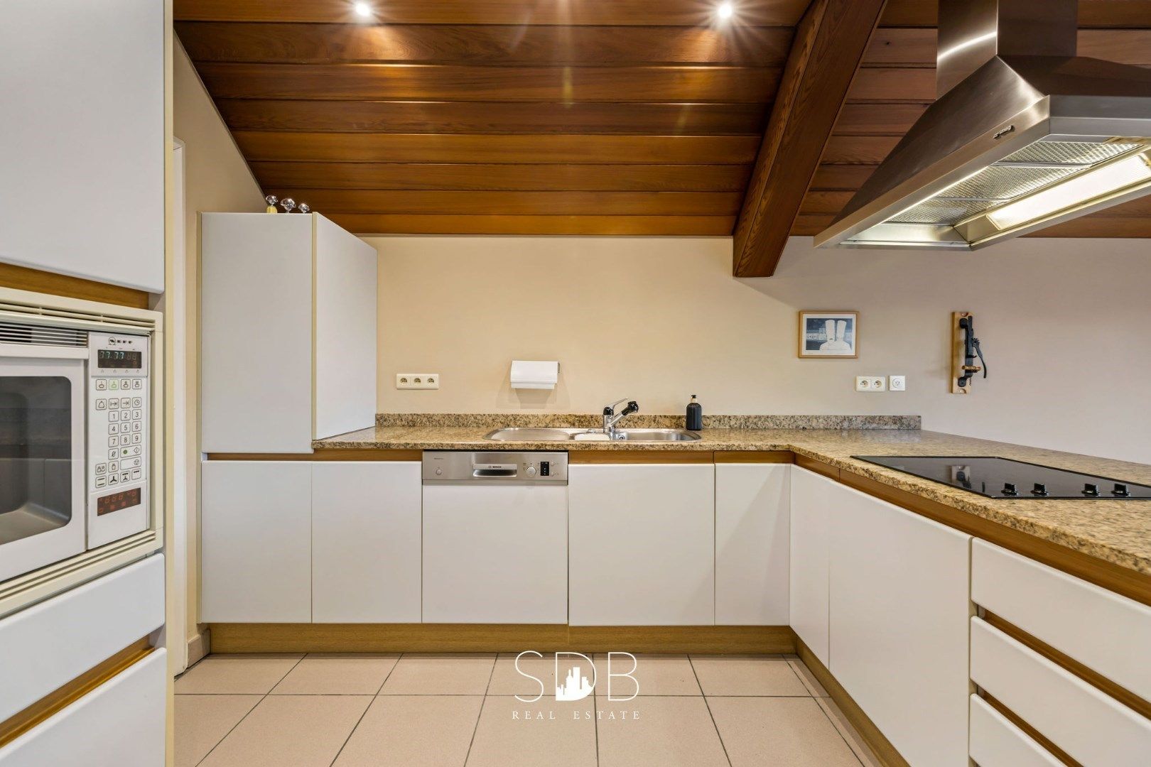 Woning + appartement en handelsruimte op 2.135m² foto 29