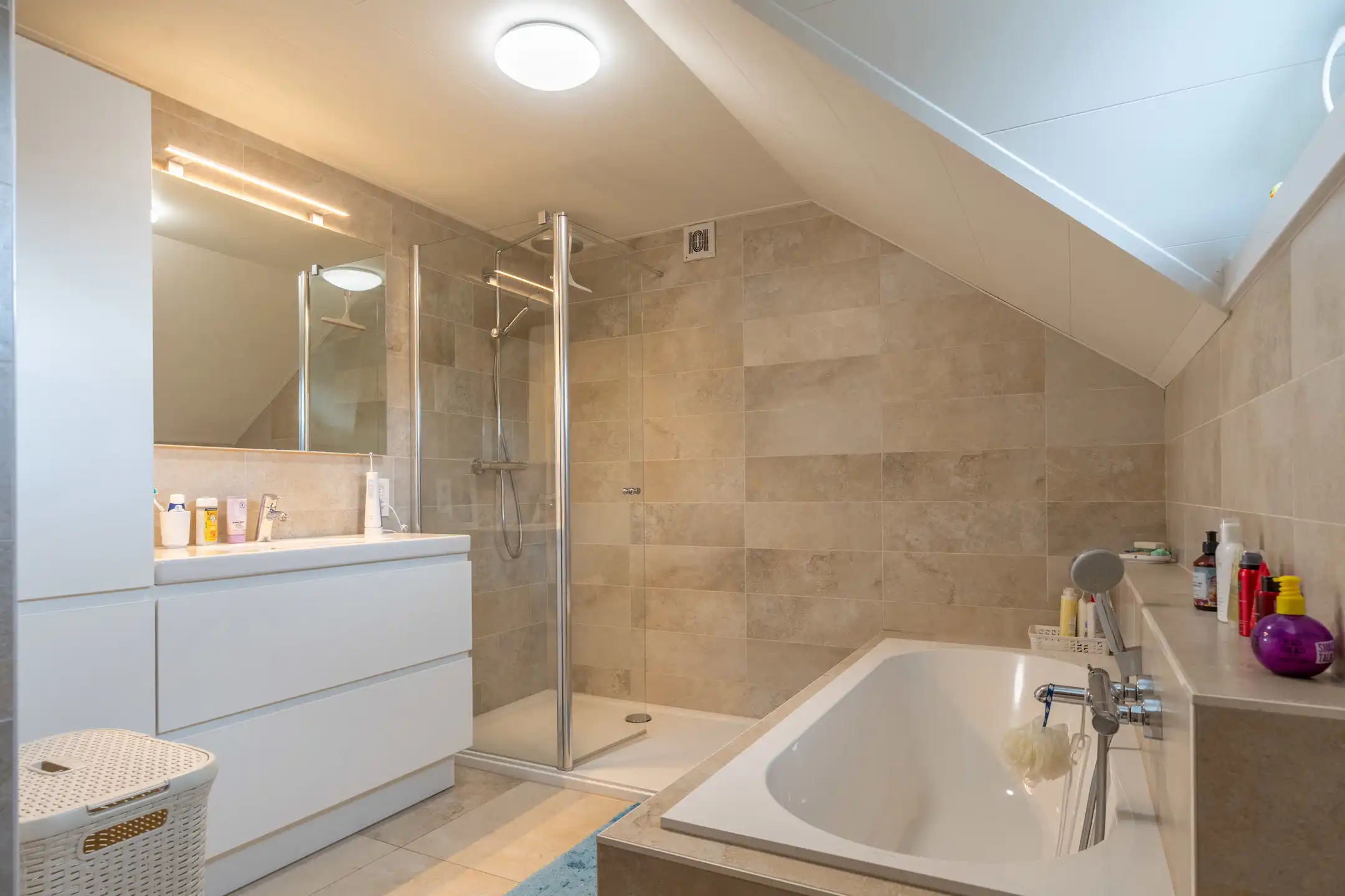 Gunstig gel. instapklare woning op mooi perceel van 1.000 m² foto 28
