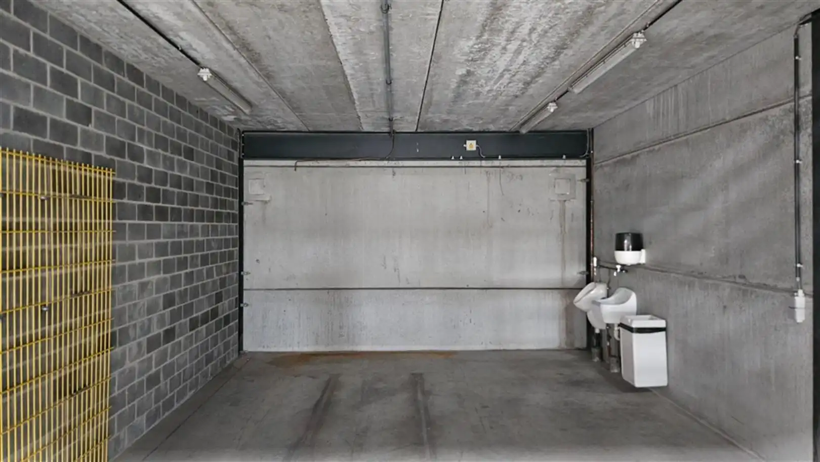 Magazijn op zichtlocatie langs E17 foto 8