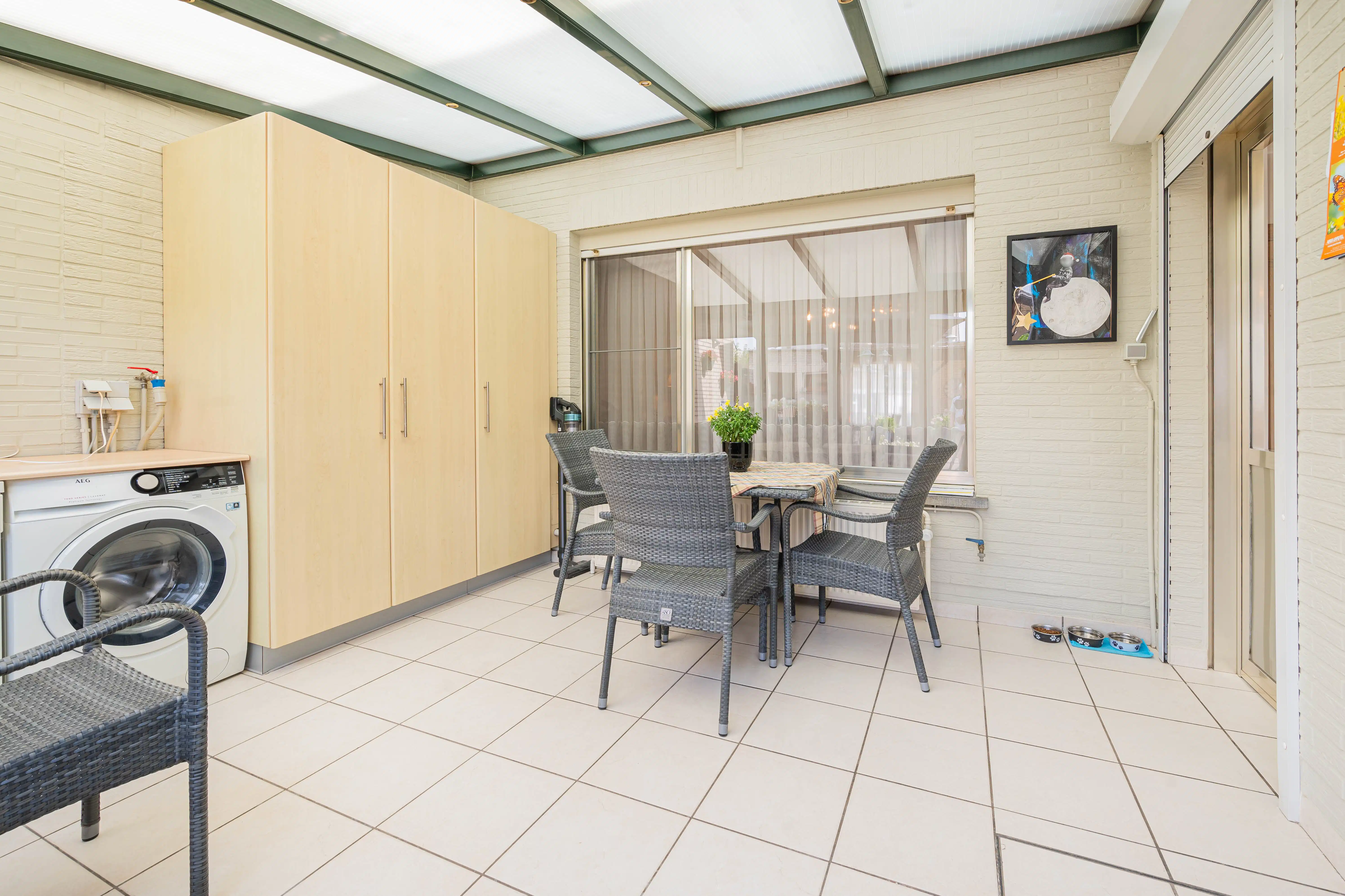 Kwalitatieve woning met 3 autostaanplaatsen in de garage! foto 10