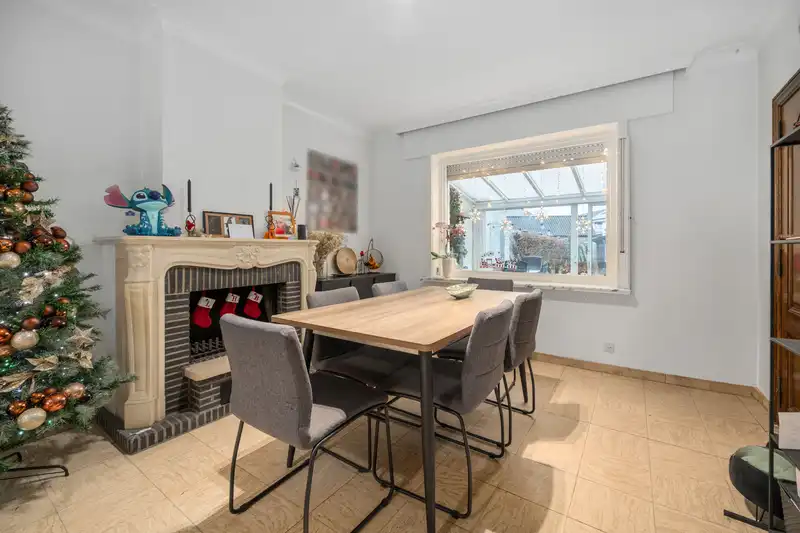 Roeselare : Op te frissen hoekwoning met gezellige tuin  voorzien van 3 slaapkamers&nbsp;en veel potentieel. foto 3