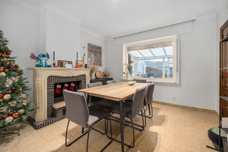 Roeselare : Op te frissen hoekwoning met gezellige tuin  voorzien van 3 slaapkamers&nbsp;en veel potentieel. foto 3