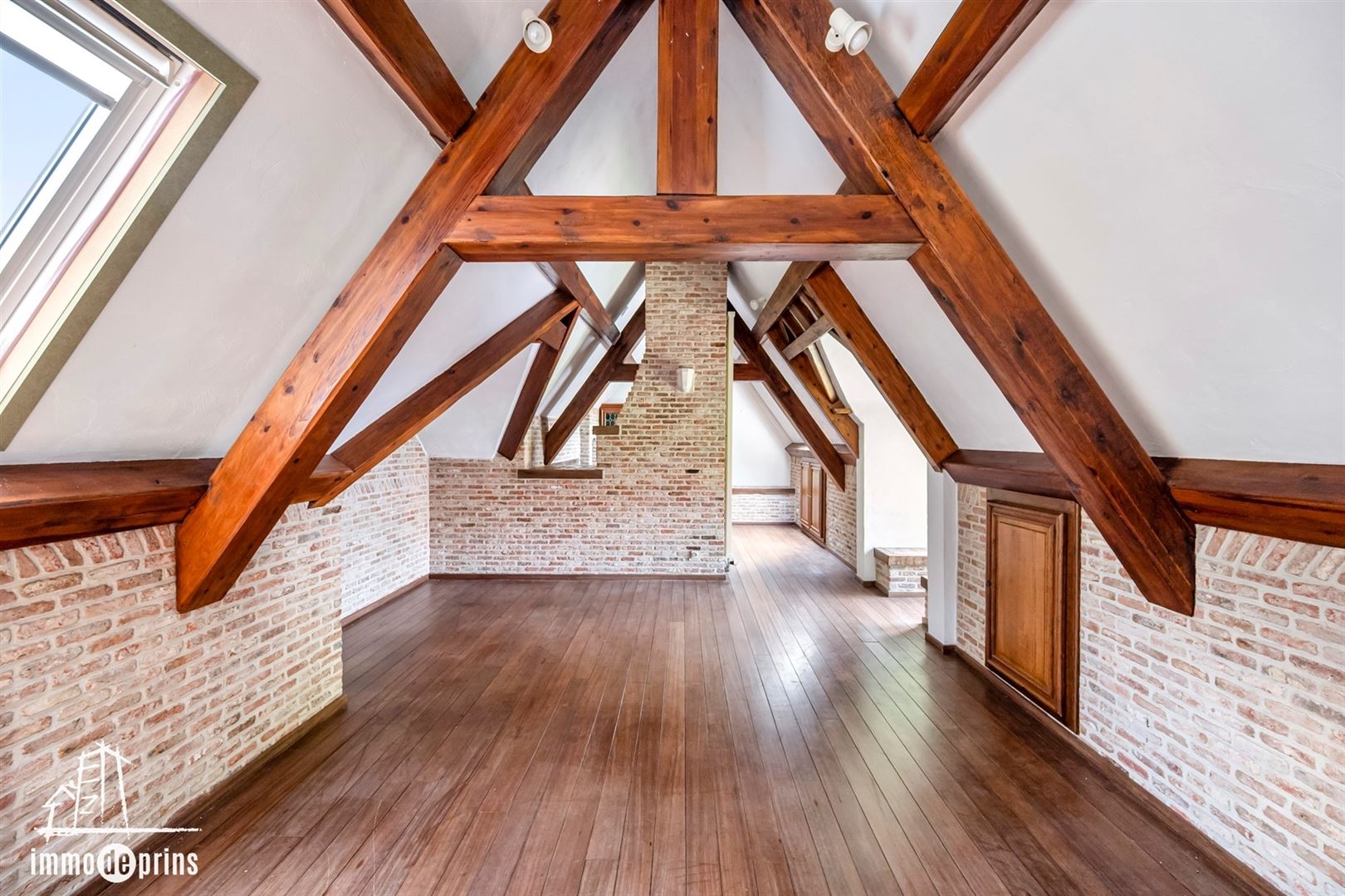 Ruime villa in residentiele wijk foto 20