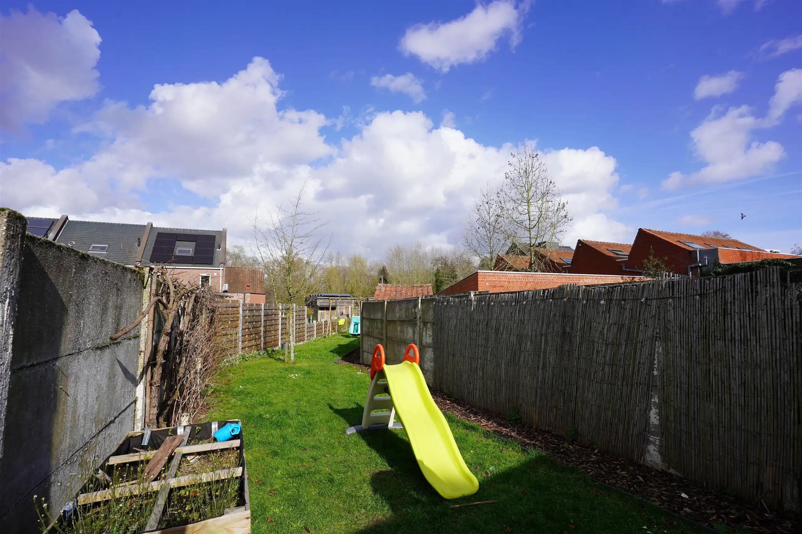 Interessante woning met grote garage en tuin, 3 slaapkamers foto 4