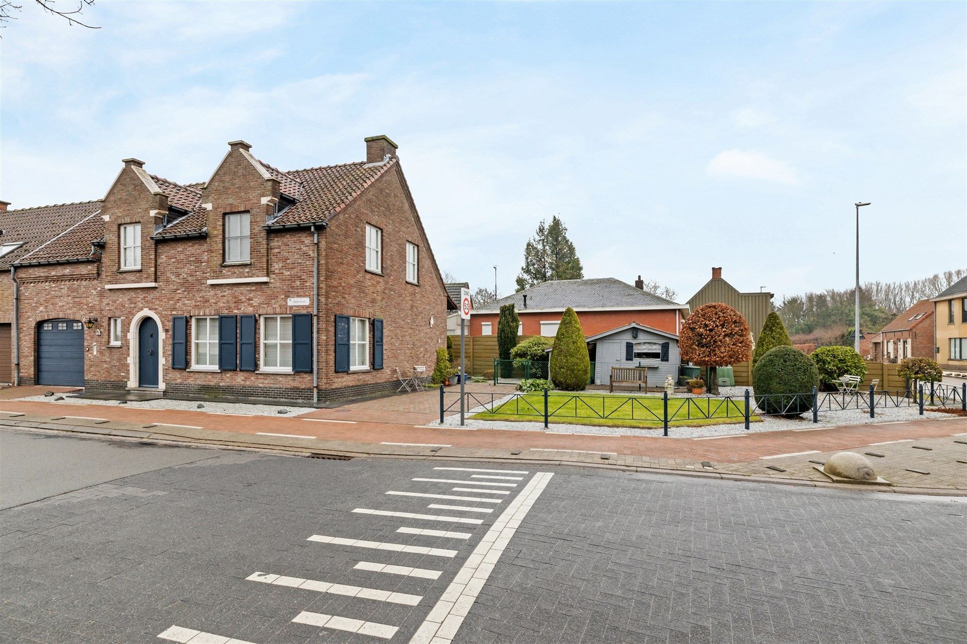 Charmante gezinswoning met 3 slaapkamers en inpandige garage foto 2