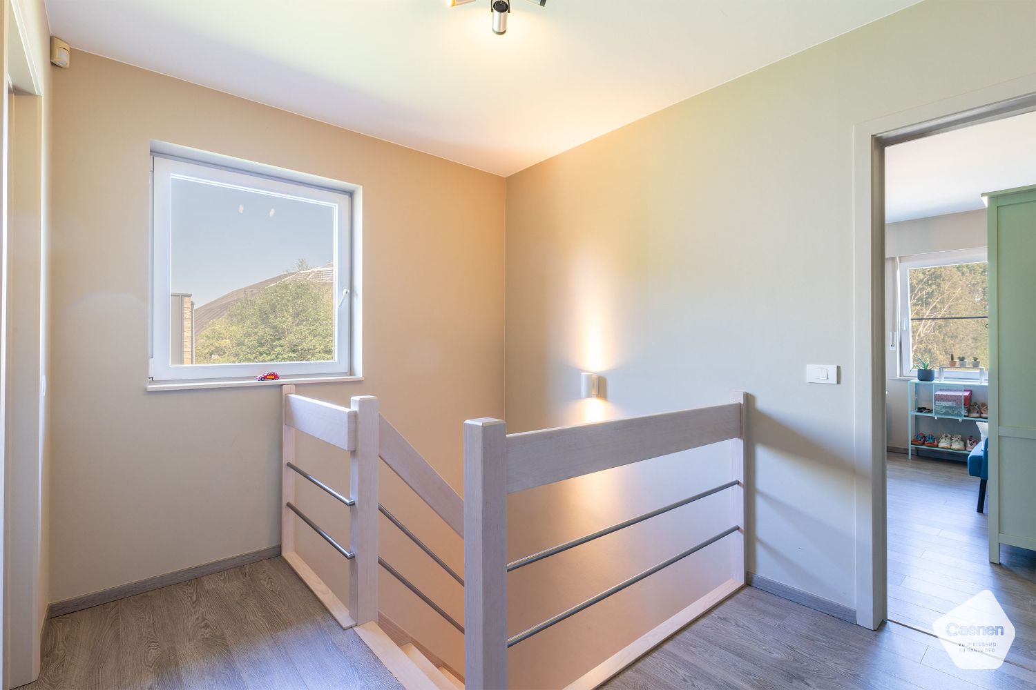 STIJLVOLLE HALF-OPEN WONING MET 5 SLAAPKAMERS en EEN PRACHTIGE TUIN OP EEN PERCEEL VAN 918 m² foto 9