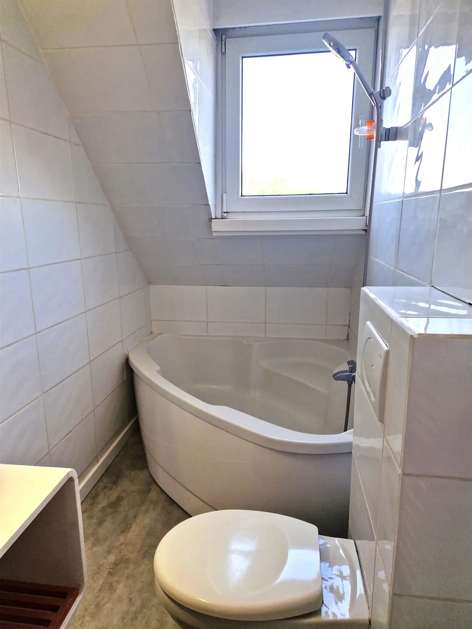 Instapklare woning  (HOB) gelegen in een rustige wijk. foto 11