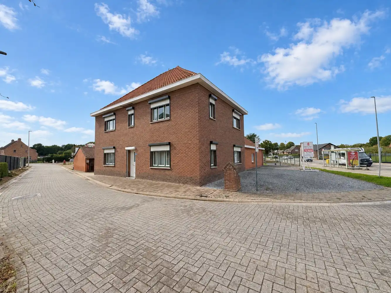 Hoofdfoto van de publicatie: Verrassend ruime woning met vier slaapkamers, extra kamers, garage en eindeloos veel mogelijkheden