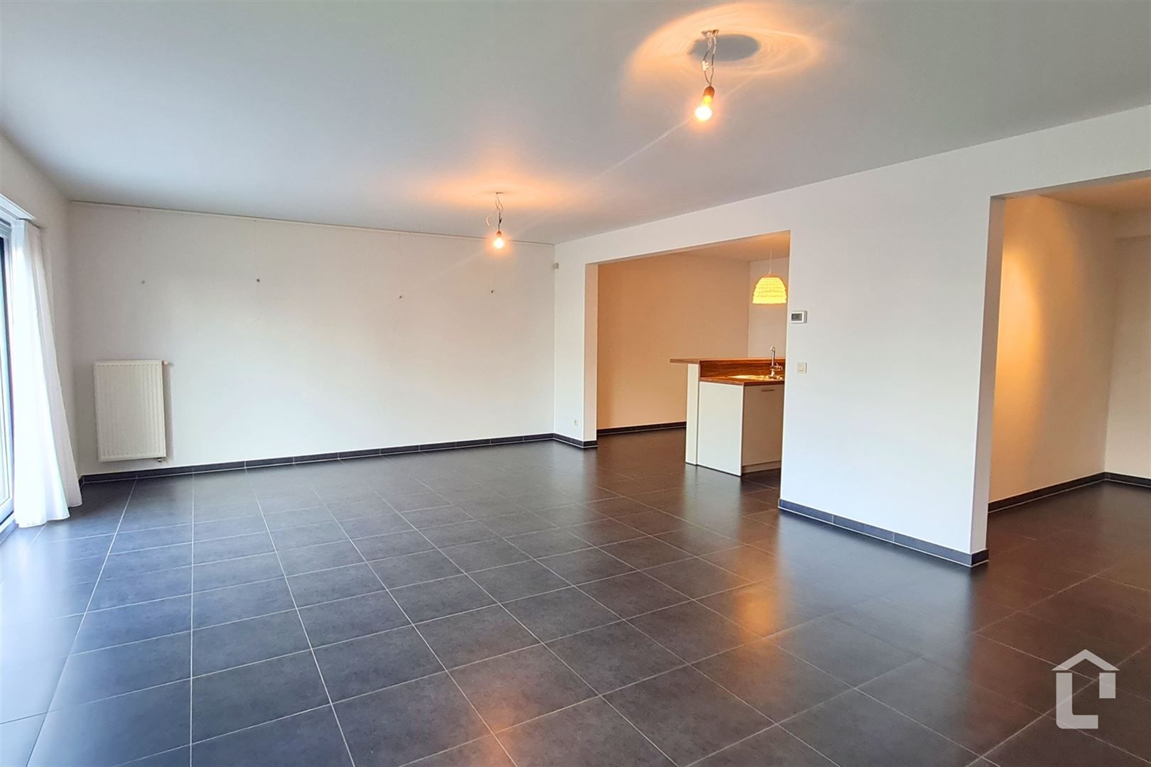 Ruim gelijkvloers appartement met eigen tuin foto 4