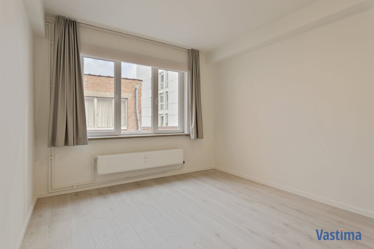 Knap gerenoveerd appartement met staanplaats in centrum Aalst foto 13