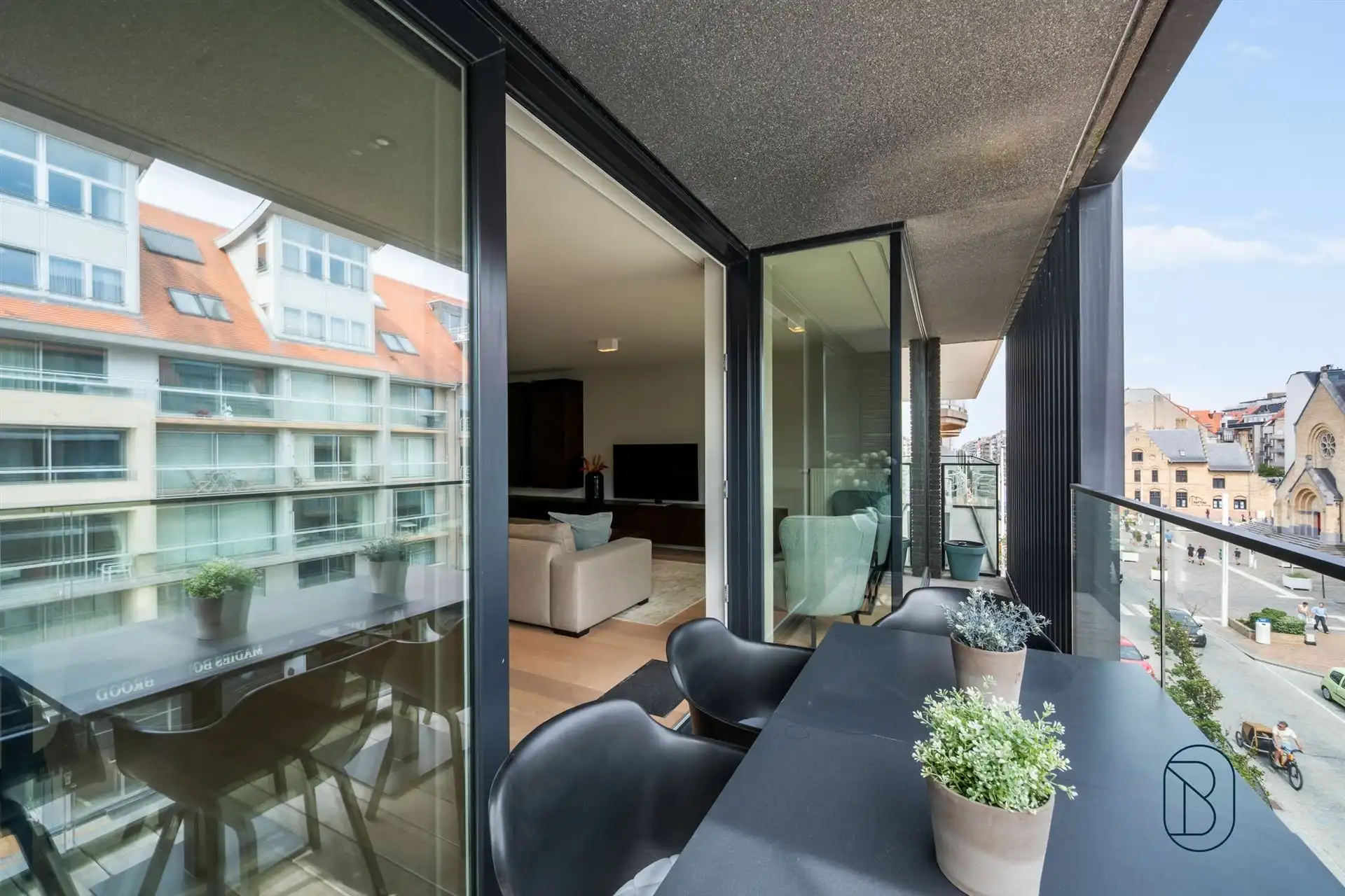Topgelegen recent appartement met 2 slk en terras foto 3