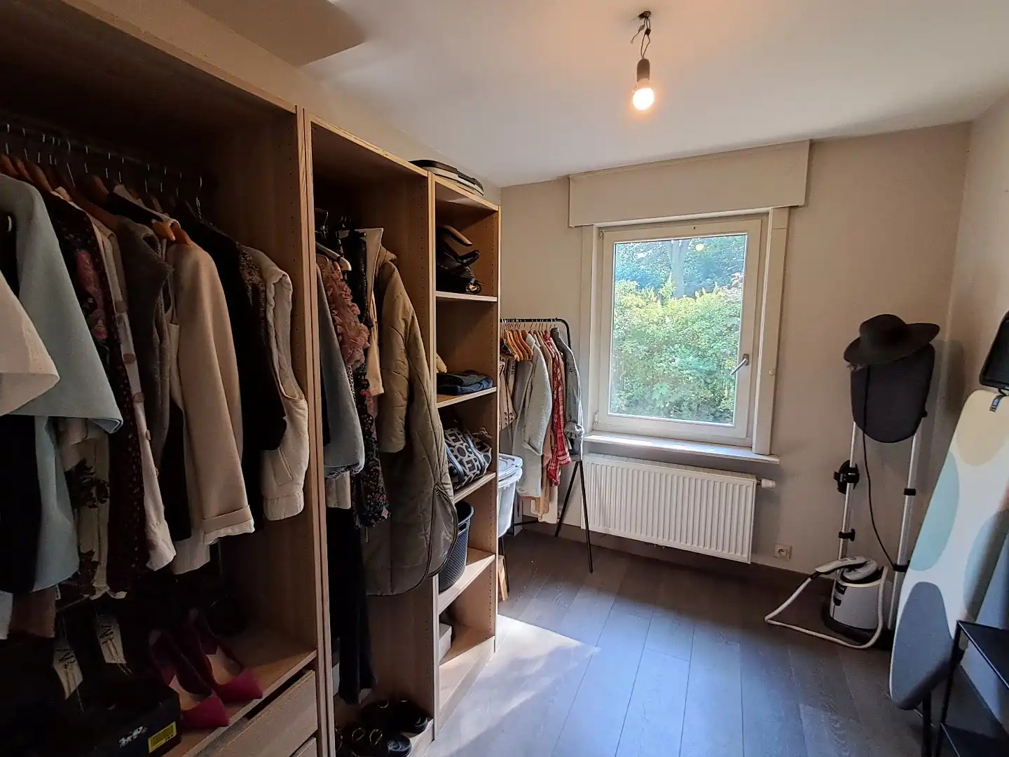 Ruime alleenstaande woning in een rustige wijk te Sijsele. foto 6
